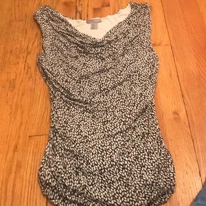 Sleeveless patterned sleeveless top